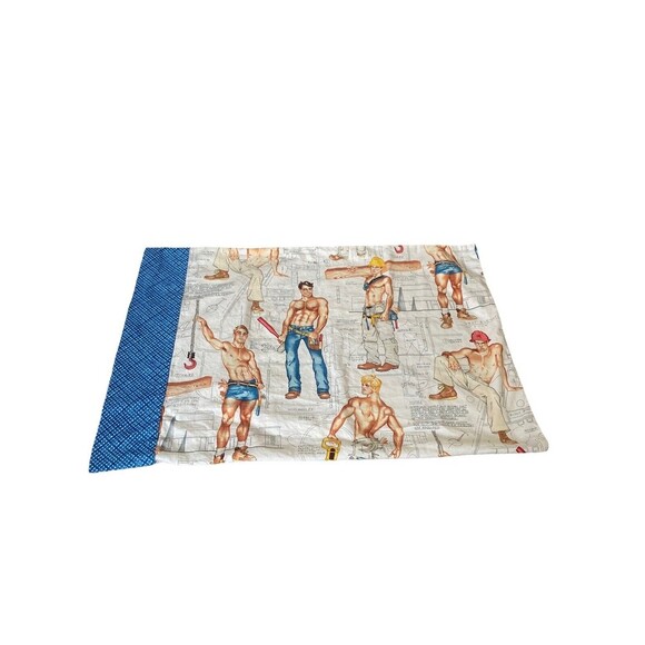 The Construction Worker fabric pillow case Pin up Alexander Henry standard - Picture 1 of 12